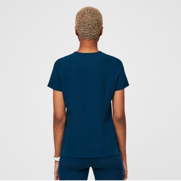 Women’s Figs Catarina top - Picture 2 of 5